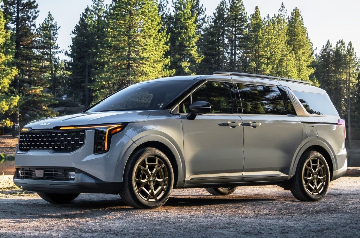 Kia Carnival Hybrid MPV