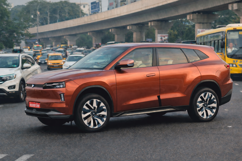 mahindra be07 spotted testing big mahindra electric